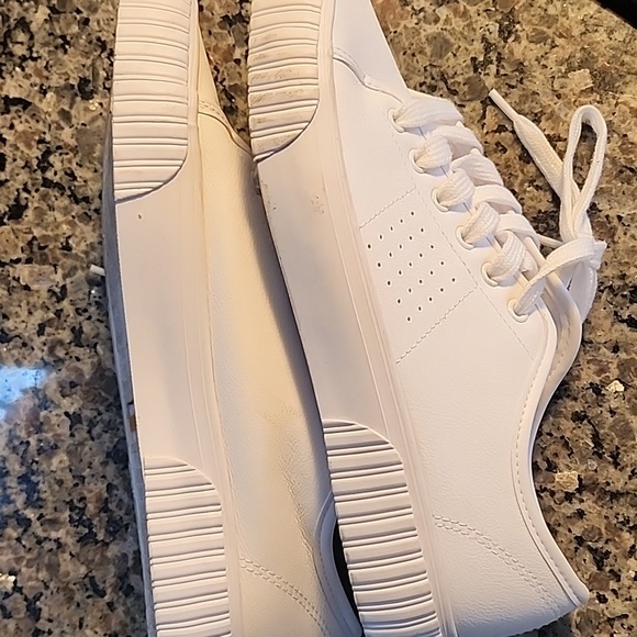 Rachel Zoe white sneakers 9 - Picture 6 of 6